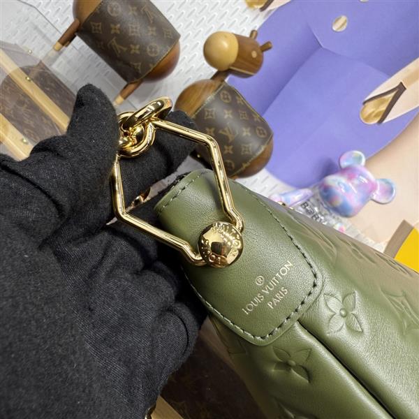 2026122194240830 120